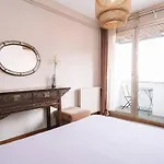 Spacious 4br Flat Near Park Güell Barcelona
