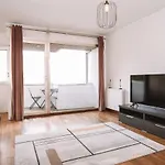 Spacious 4br Flat Near Park Güell Apartamento