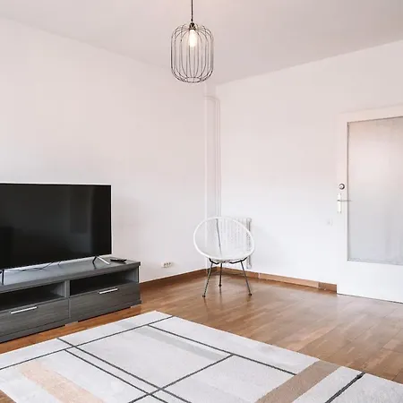 Spacious 4br Flat Near Park Gueell Barcelona