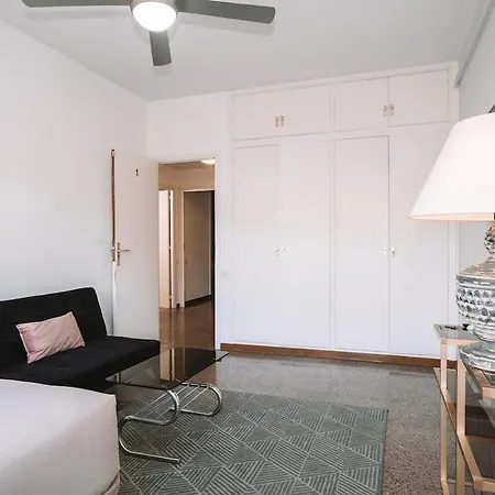 Spacious 4br Flat Near Park Gueell * Barcelona