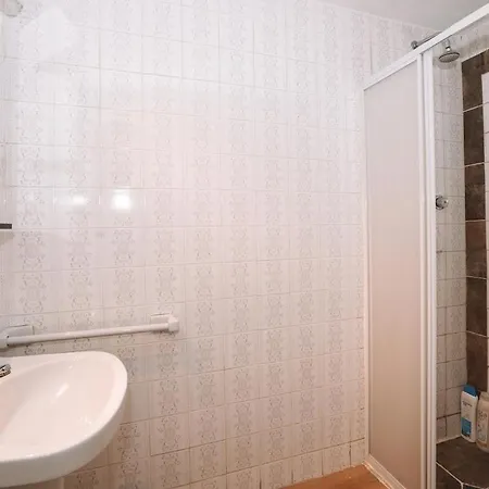 Spacious 4br Flat Near Park Gueell Apartment