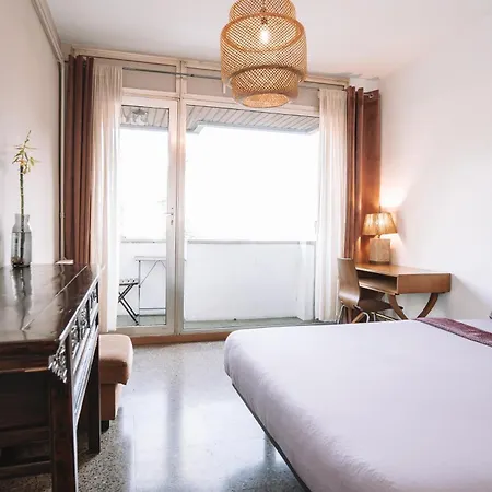 Daire Spacious & Four Bedrooms & Sleeps Eight Barselona