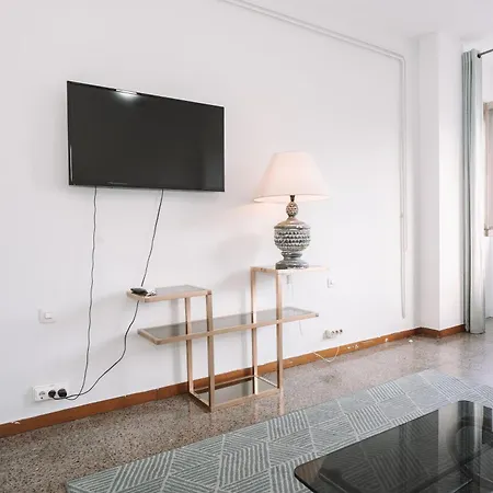 Spacious & Four Bedrooms & Sleeps Eight