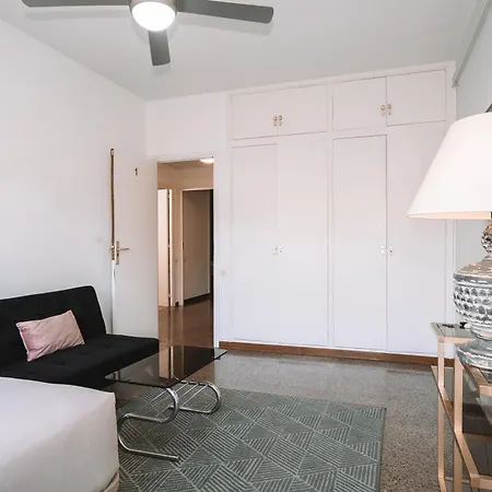 Spacious & Four Bedrooms & Sleeps Eight *