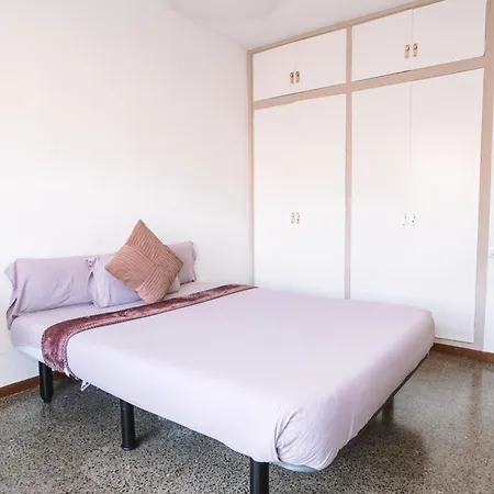Spacious & Four Bedrooms & Sleeps Eight Daire *