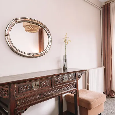 Apartment 4br & Sleeps Eight & Near Park Guell Barcelona