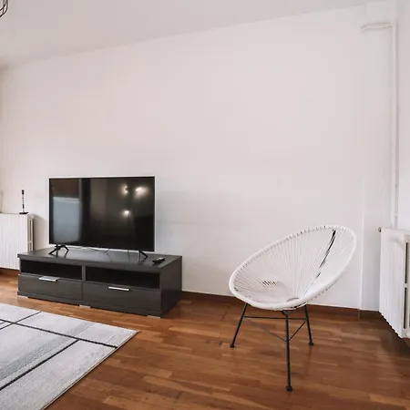 Spacious & Four Bedrooms & Sleeps Eight * Barselona
