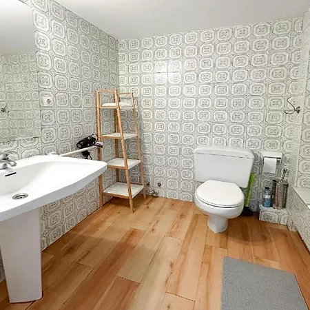 Spacious & Four Bedrooms & Sleeps Eight