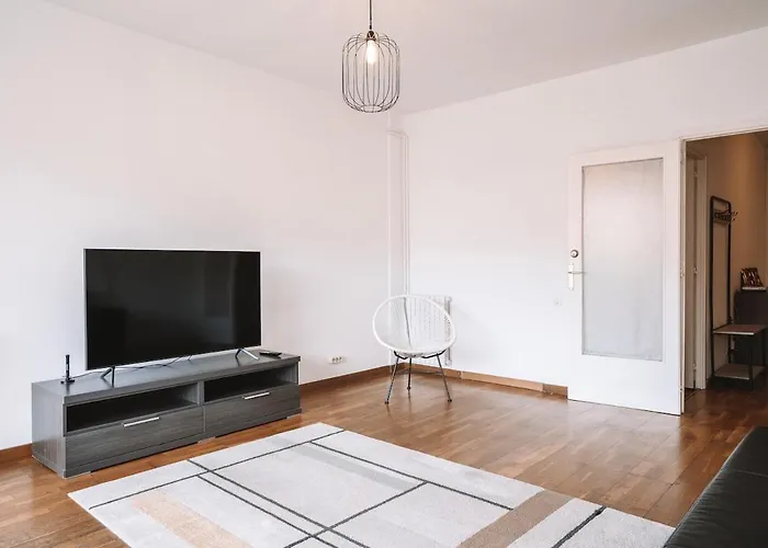 Spacious 4br Flat Near Park Gueell Barcelona