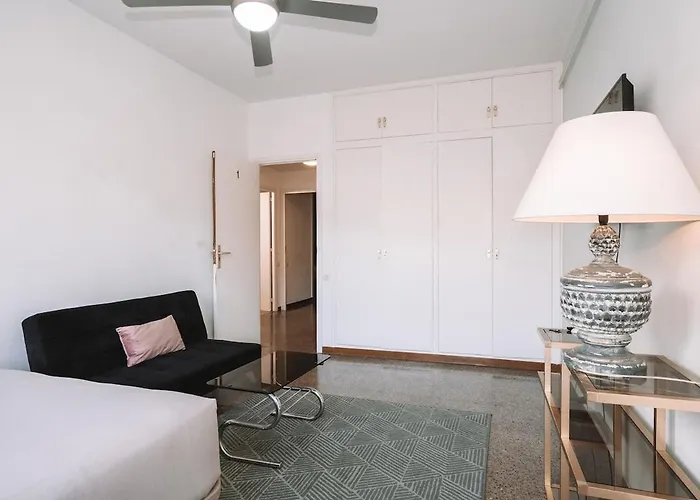 Spacious 4br Flat Near Park Gueell * Barcelona