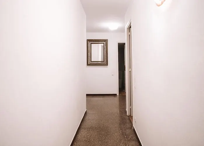 Spacious 4br Flat Near Park Gueell Apartment *