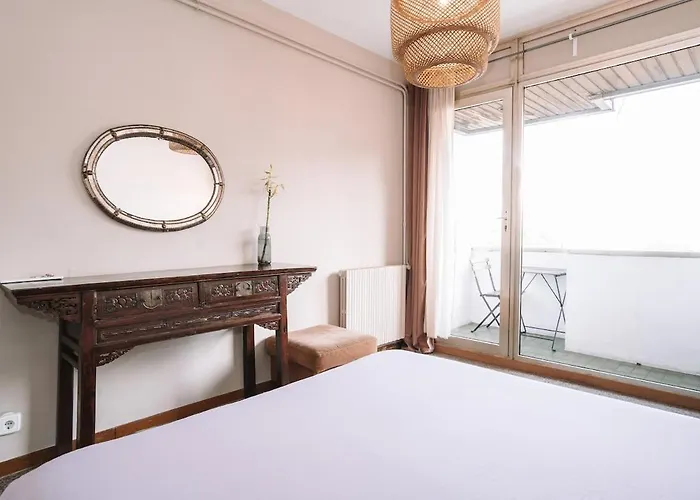 Spacious 4br Flat Near Park Gueell Barcelona