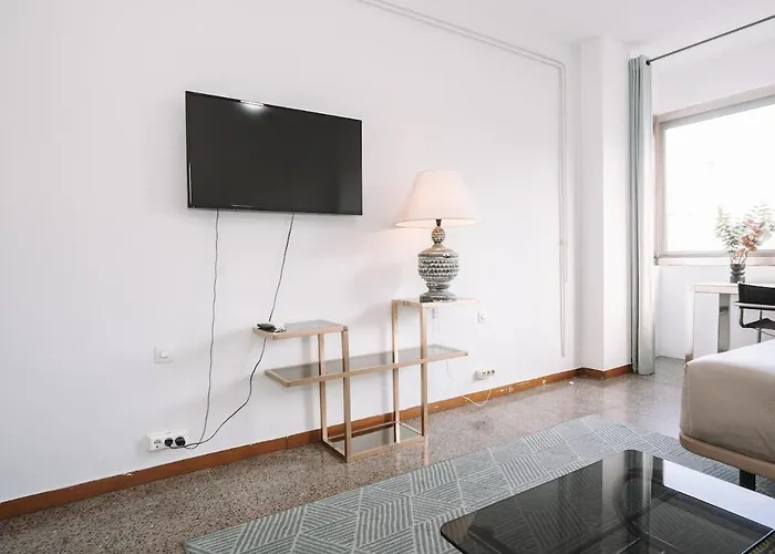 Apartment Spacious 4br Flat Near Park Gueell *