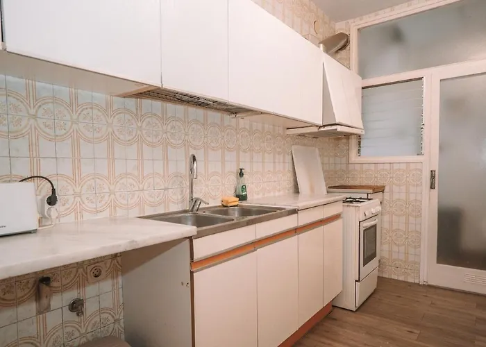 Spacious 4br Flat Near Park Gueell