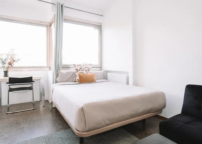 Spacious 4br Flat Near Park Gueell * Barcelona