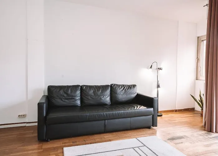 Spacious 4br Flat Near Park Gueell Apartment