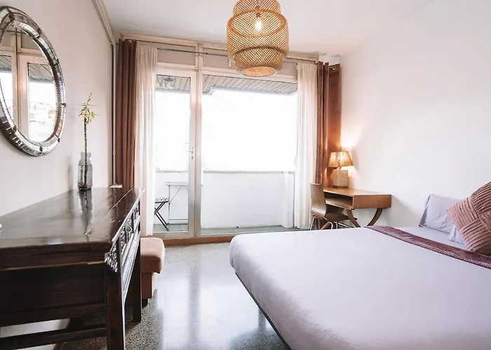 Spacious 4br Flat Near Park Gueell * Barcelona