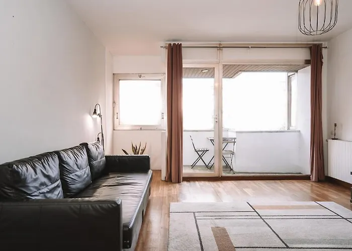 Spacious 4br Flat Near Park Gueell Apartment *