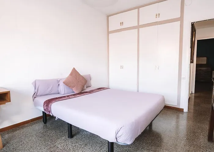 Apartment Spacious 4br Flat Near Park Gueell *