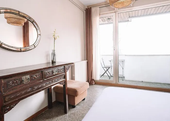 Spacious 4br Flat Near Park Gueell Apartment *