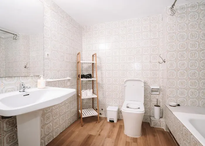 Apartment Spacious 4br Flat Near Park Gueell *