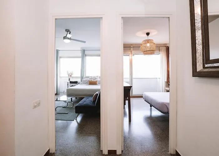 Апартаменты Spacious 4br Flat Near Park Gueell