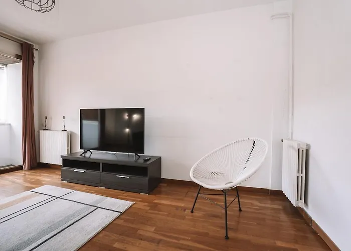 Spacious 4br Flat Near Park Gueell *